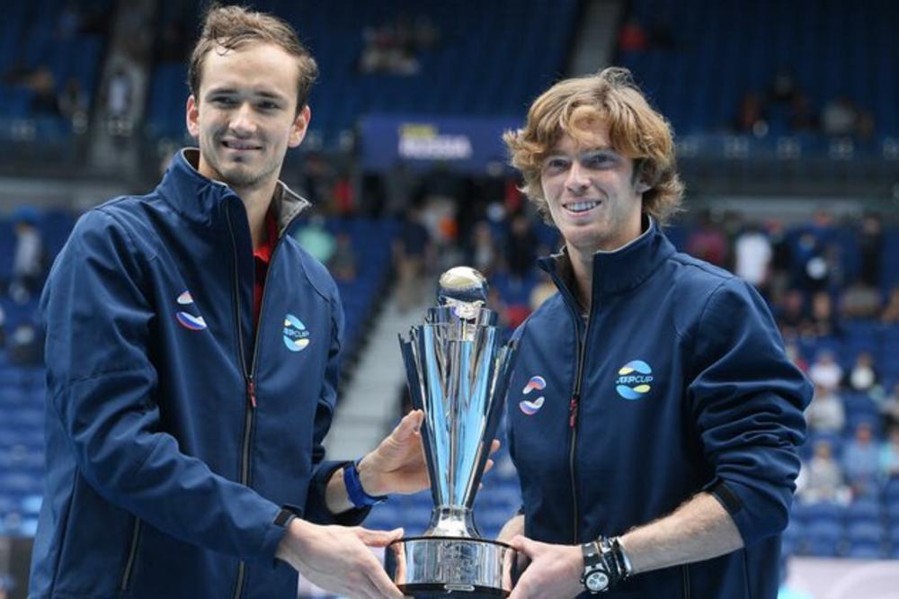 DOMINACIJA RUSA: Medvedev i Rubljov razbili Italijane i osvojili ATP Kup