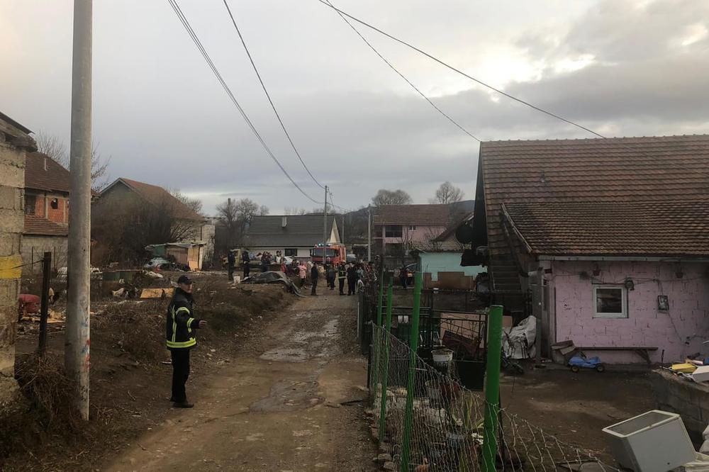 POŽAR U ČAČKU: Gusti crni dim širio se iznad porodiče kuće, na licu mesta bile dve ekipe vatrogasaca