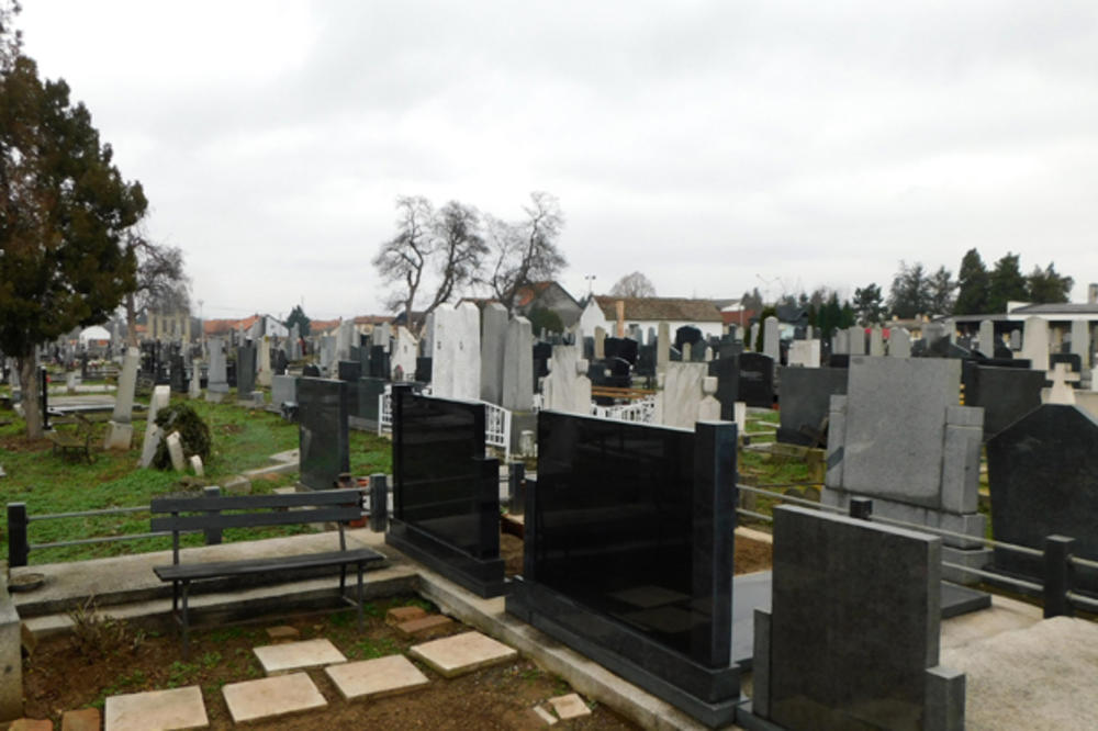 OVAKO IZGLEDA VLAOVIĆEVA GROBNICA OD 900.000 DINARA: Evo gde se nalazi grobno mesto škaljarca ubijenog u Hrvatskoj (FOTO)