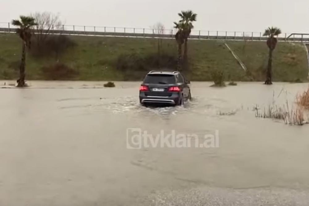 VELIKE POPLAVE U ALBANIJI: Kuće u Skadru ostale bez struje, vojska evakuiše stanovništvo (VIDEO)