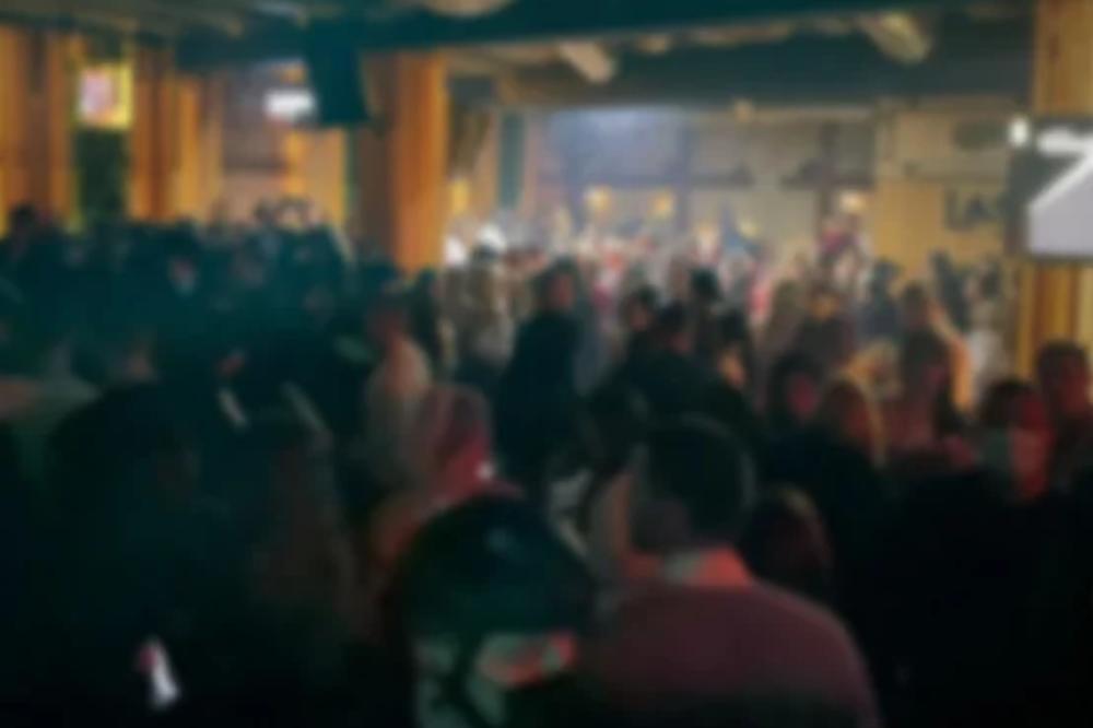 RASTURENA JOŠ JEDNA KORONA ŽURKA: Više od 400 ljudi zatečeno u kafani u Beogradu STISKALI SE NA MALOM PROSTORU (VIDEO)