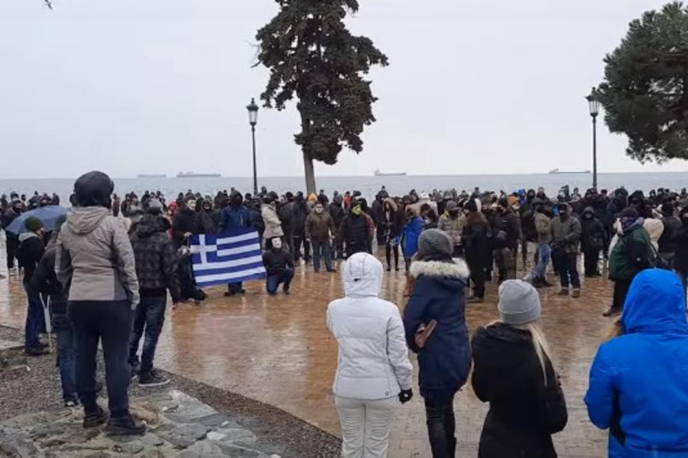 VRATITE NAM NAŠE ŽIVOTE, DOLE HUNTA KORONA VIRUSA: Masovni skupovi protiv nošenja maski u Atini i Solunu (VIDEO)