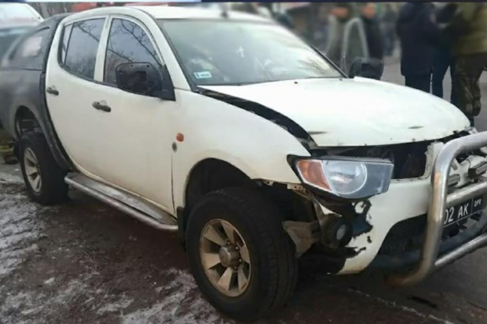 TEROR U DONJECKU: Eksplodirao automobil u centru, ranjen visoki oficir Narodne milicije i njegova ćerka! (VIDEO)
