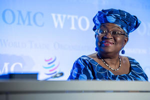 NA ČELU STO NAGOZI OKONJO-IVEALA: Nigerijka prva žena i Afrikanka izabrana za vođu globalnog trgovinskog tela!