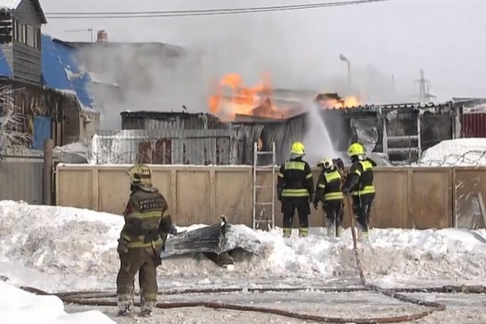 EKSPLOZIJA U MOSKVI: Zapalila se cisterna na pumpi, vatra zahvatila i rezervoare sa gorivom! Evakuisani stanovnici! (VIDEO)