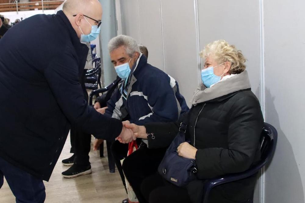 MILOŠ VUČEVIĆ: Građani zadovoljni, dosad u Novom Sadu vakcinisano 45000 ljudi, a 17000 ih je revakcinisano