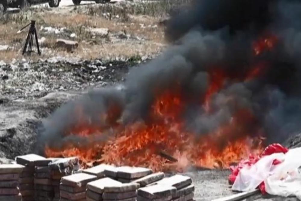 OVAKO GORI 1.500 KILOGRAMA KOKAINA: Vrednost droge spaljene u Hondurasu je 43 miliona dolara (VIDEO)