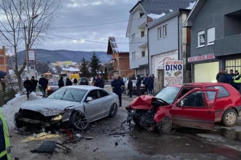 JEZIVA SAOBRAĆAJKA U NOVOM PAZARU: Audi i golf uništeni, 4 hitno prevezeni u bolnicu (FOTO)