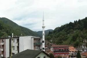 BOŠNJAČKI ODBORNICI BOJKOTOVALI SEDNICU SREBRENIČKE SKUPŠTINE: Ne žele da odaju počast svim žrtvama u Srebrenici VIDEO