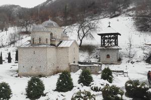 DAVIDOVICA KRIJE MNOGE TAJNE: Manastir podignut na temeljima drevne svetinje, a čuva NADGROBNE PLOČE starije od Nemanjića (FOTO)