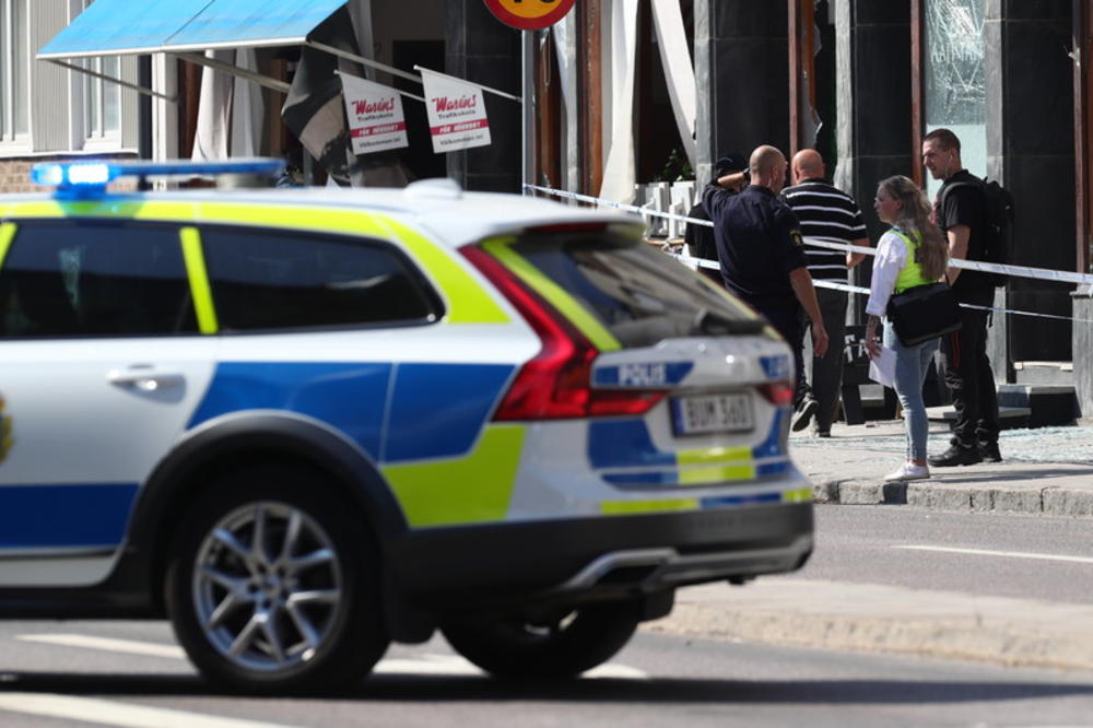 PUCNJAVA U MALMEU: Mediji tvrde da je dvoje ranjenih! Švedska policija postavila kordon oko tržnog centra! VIDEO
