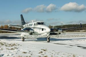 SRUŠIO SE AVION U JEZERO U ŠVAJCARSKOJ: Pilot (70) spasen iz ledene vode! Sam bio u Pajperu, leteo po gustoj magli!