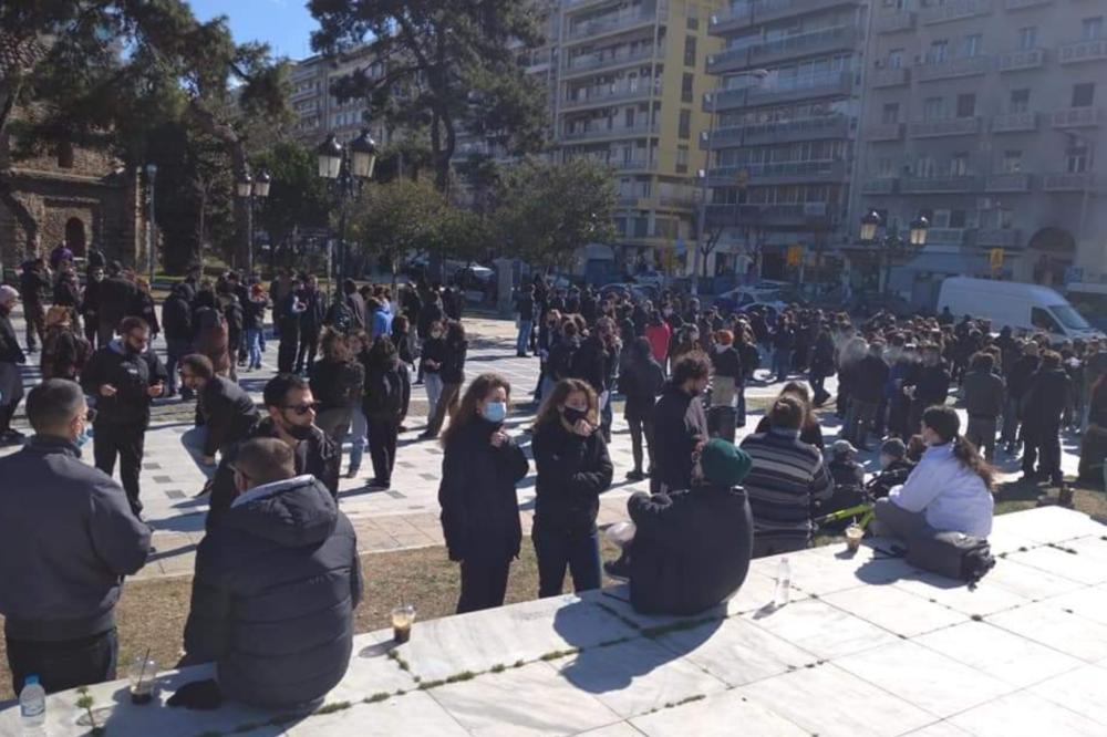 PROTESTI U SOLUNU SE NASTAVLJAJU Studenti nezadovoljni novim bezbednosnim zakonom, podrška uhapšenim demonstrantima! (FOTO, VIDEO)