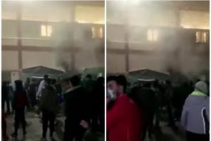 TRAGEDIJA KOD ATINE! Dete stradalo u požaru u izbegličkom kampu Teba! Vatrogasci jedva prišli, azilanti blokirali prilaz! (VIDEO)