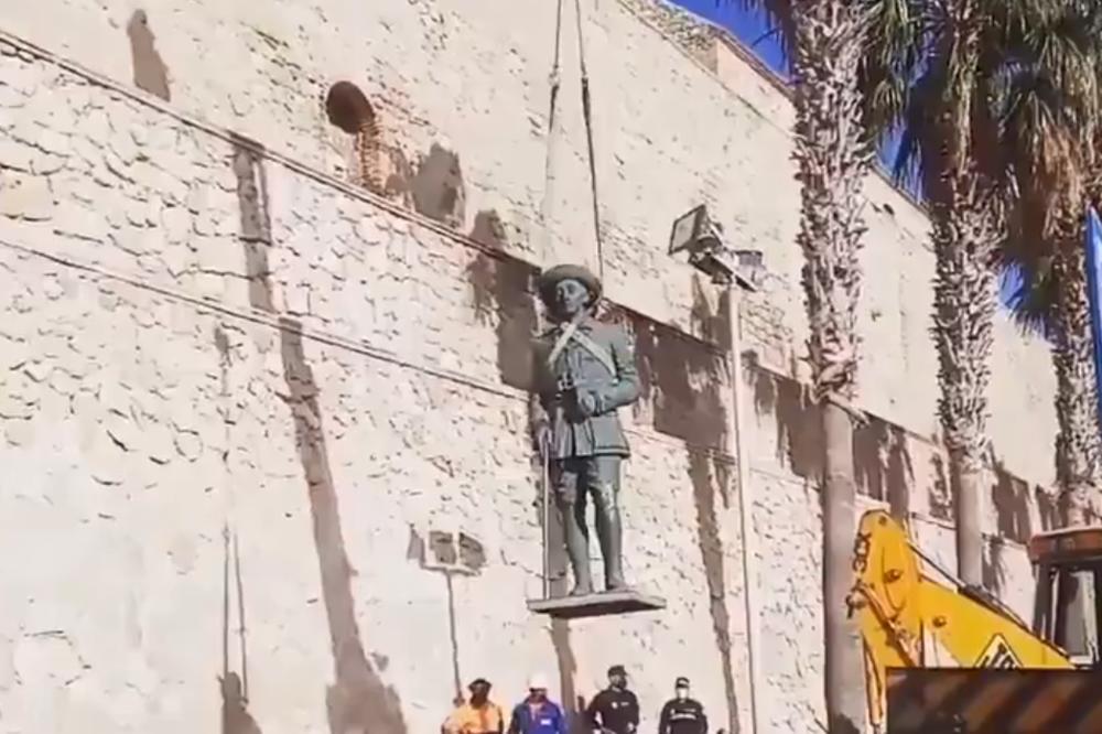 ODLAZAK DIKTATORA SA ŠPANSKOG TLA Uklonjena poslednja statua generala Fransiska Franka (VIDEO)