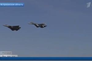 OVO SE NE VIĐA NI NA AEROMITINZIMA: Ovako izgleda vazdušna bitka dva najbolja ruska lovca Su-35 i Su-57 (VIDEO)