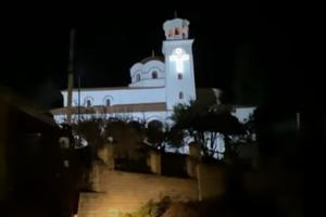 GORI PRAVOSLAVNA CRKVA U ALBANIJI: Požar zahvatio sprat, drvene stepenice pa zvonik crkve u Elbasanu! (VIDEO)