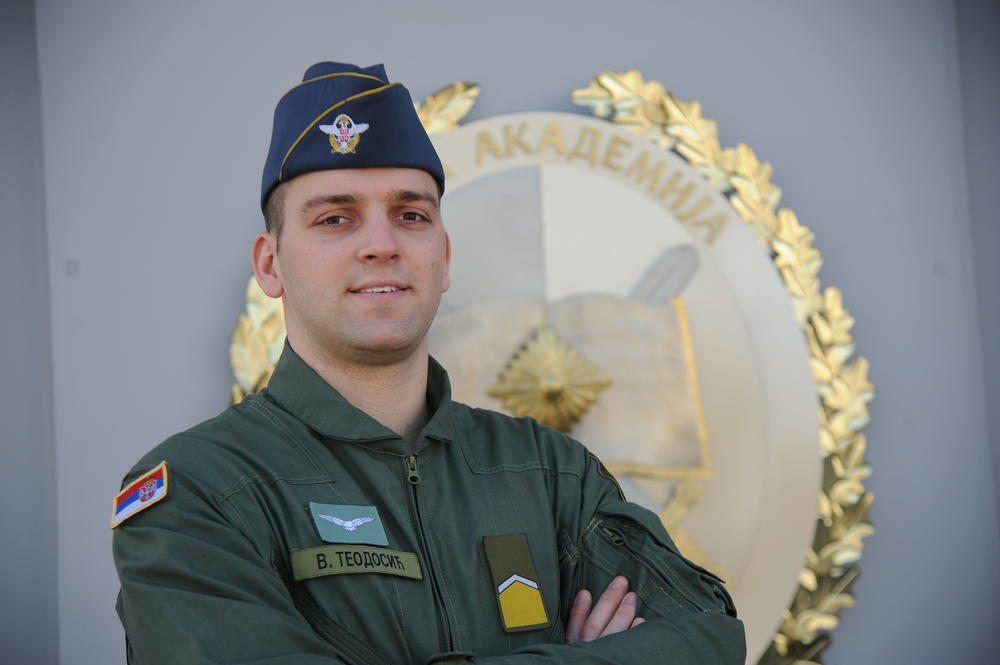 Viktor Teodosić, kadeti, upis u vojne škole, Vojna Akademija, Pilot Helikoptera