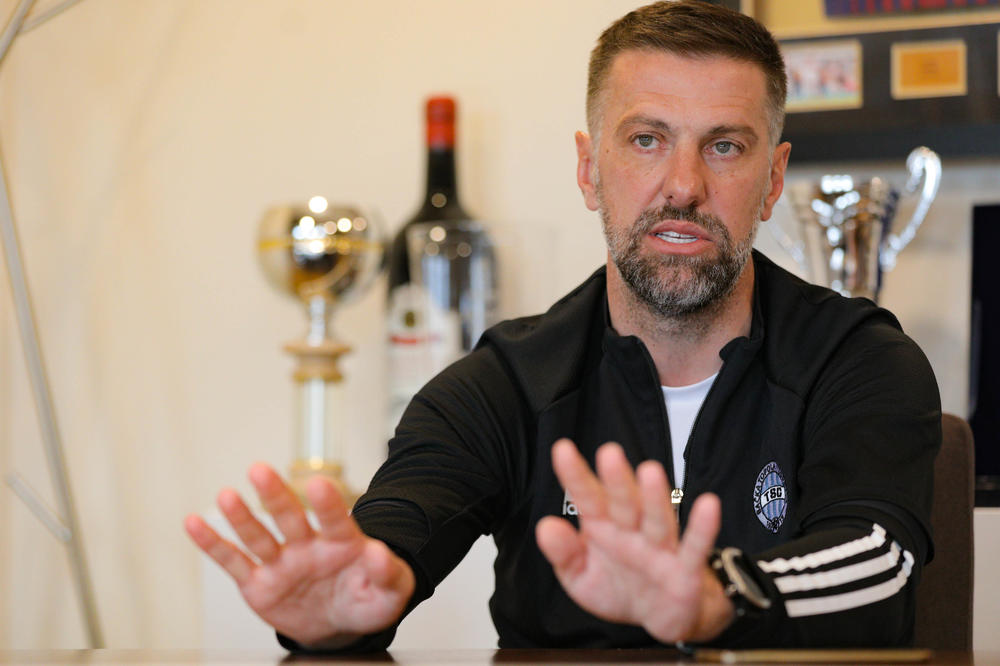 MLADEN KRSTAJIĆ VIŠE NIJE TRENER SUPERLIGAŠA IZ BAČKE TOPOLE: Bivši selektor i TSC raskinuli saradnju posle serije loših rezultata