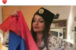 ČETNIKUŠA ADMIRA DIGLA TUZLU NA NOGE: Slikala se sa zastavom Srpske i kokardom na glavi pa je isterali sa fakulteta
