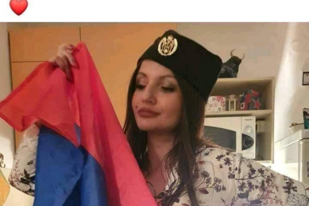 ČETNIKUŠA ADMIRA DIGLA TUZLU NA NOGE: Slikala se sa zastavom Srpske i kokardom na glavi pa je isterali sa fakulteta