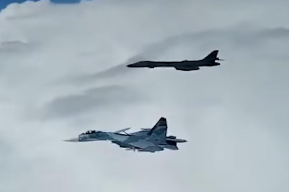 RADARI SU OTKRILI DVE METE KAKO IDU KA GRANICI RUSIJE: Dva Su-27 su poletela u susret američkim strateškim bombarderima B-1B
