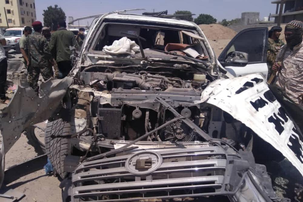NAPAD NA KONVOJ U JEMENU Koristili automobil sa eksplozivom, ima poginulih! (FOTO)