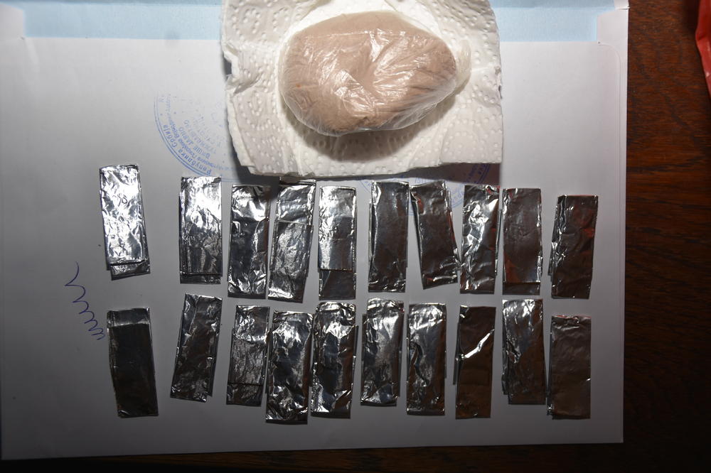 PAO DILER (35) U SUBOTICI: Policija mu u stanu pronašla 23 paketića heroina