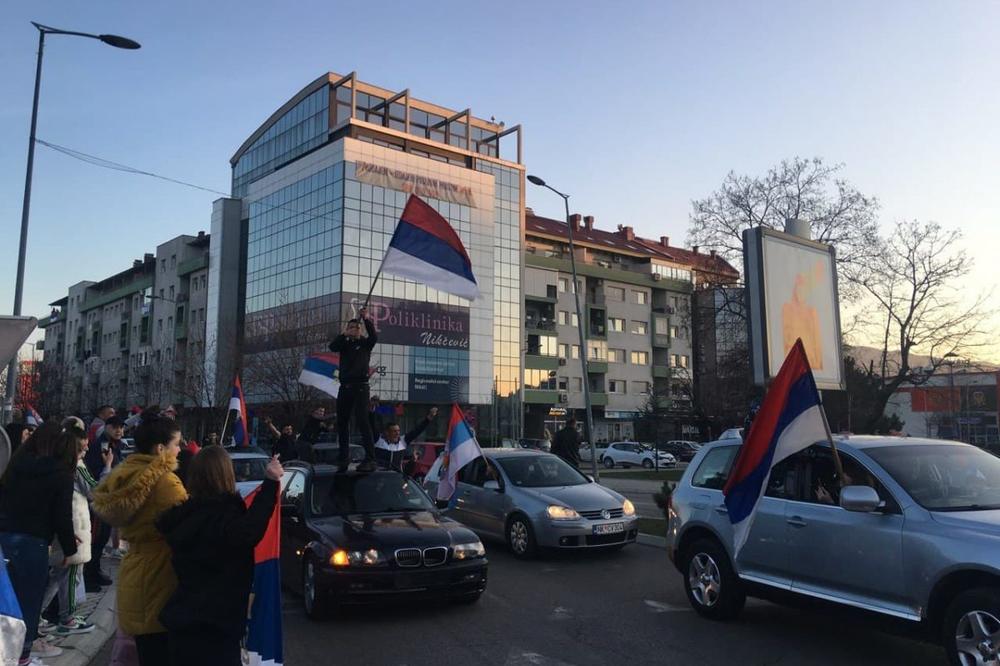 INCIDENT NA ULICAMA NIKŠIĆA: Milove i Branove pristalice kamenovale građane, koji su se okupili da proslave odlazak DPS u prošlost