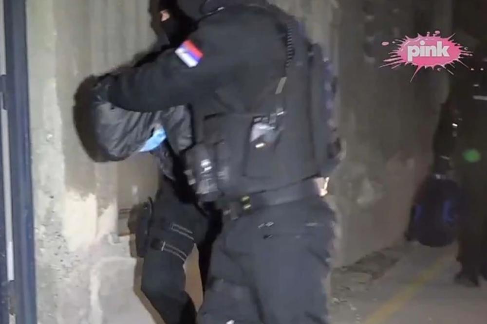 VOJNIK VELJKA BELIVUKA BEŽAO IZ ZEMLJE: Pogledajte hapšenje na beogradskom aerodromu! Ovako je pao Vuk Vuković (VIDEO)