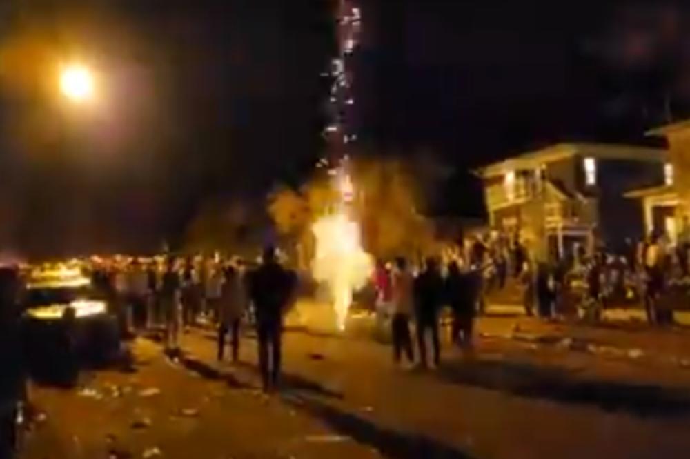 NEREDI U KOLORADU: Na uličnoj žurci se okupilo 800 ljudi, pa zasuli policiju kamenicama i ciglama (VIDEO)