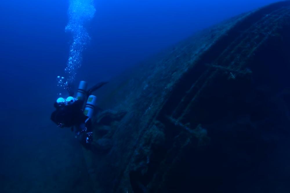 JADRAN KRIJE TAJNE LETEĆE TVRĐAVE: Evo kako je ronilac uspeo da snimi olupinu čuvenog bombardera B-17 (VIDEO)