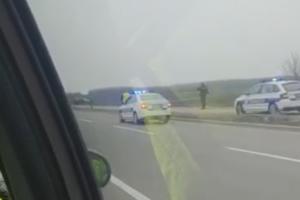 TEŠKA SAOBRAĆAJNA NESREĆA U ZEMUNU: Sudarili se kamion i automobil, dvoje povređenih prevezeni u Urgentni centar