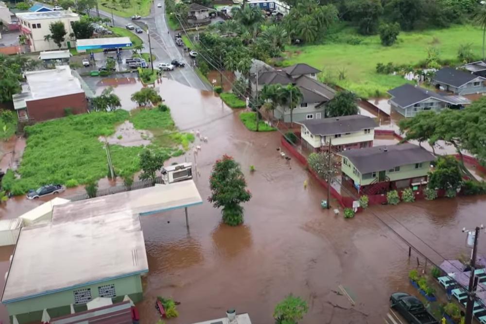 VANREDNO STANJE NA HAVAJIMA: Ostrvo pogodile velike poplave, bujice odnele dve osobe (VIDEO)