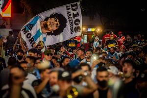 NIJE UMRO, UBILI SU GA! Masovni protesti u Argentini zbog Maradonine smrti: Narod izgubio strpljenje, traži ODGOVORE!