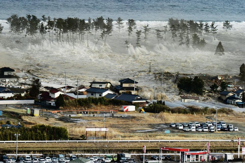 ŽIVOT IDE DALJE: Decenija od razornog potresa u Japanu! Poginulo 16.000 osoba, a 2.529 se i dalje vodi kao nestalo!