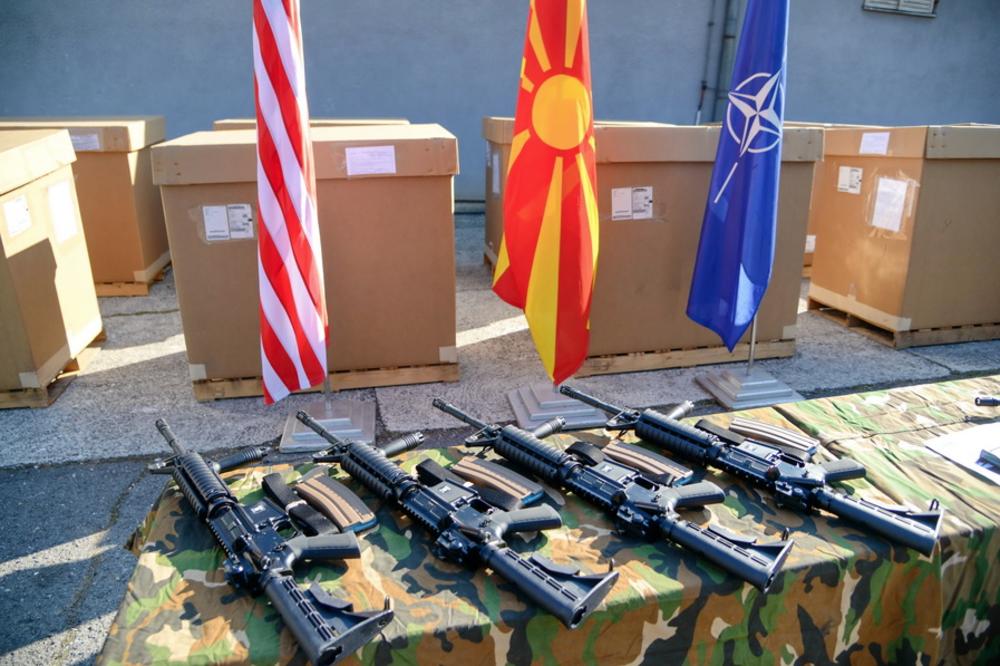 AMERIKANCI MAKEDONSKOJ VOJSCI DONIRALI 1.300 AUTOMATSKIH PUŠAKA: Oprema se pešadijski bataljon u Štipu