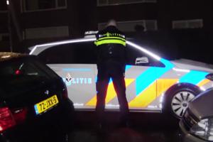 STRAVIČAN NAPAD U HOLANDIJI: Izboli policajca po licu jer ih je zaustavio pošto su prekršili policijski čas (VIDEO)