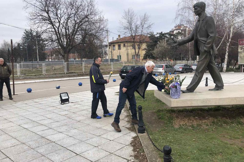 PROKUPAČKE DEMOKRATE ODALE POČAST: Ovo je jedini grad u Srbiji u kojem Zoran Đinđić ima spomenik