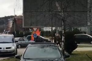 SVE NERVOZNIJE PRISTALICE DPS: Kolone automobila Milovih pulena provociraju ispred štaba koalicije "Za budućnost Nikšića"! (VIDEO)