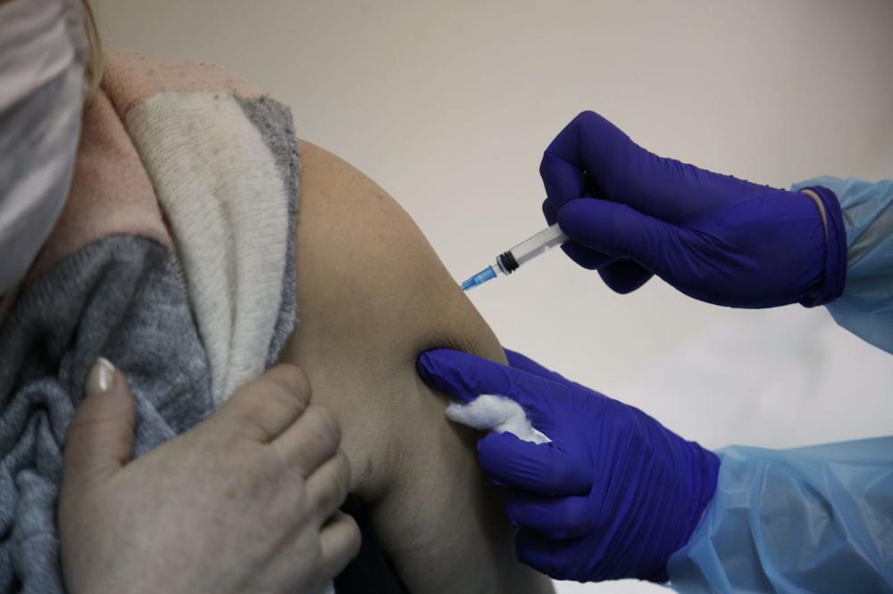 VOLONTERU SA SAJMA 6 MESECI KUĆNOG ZATVORA SA NANOGICOM: Priznao zašto je falsifikovao podatke o vakcinaciji