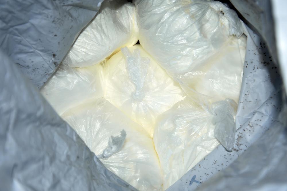 AKCIJA "NEON": Pronađena laboratorija za drogu, oduzeto 10 kilograma spida, uhapšeno osam osoba