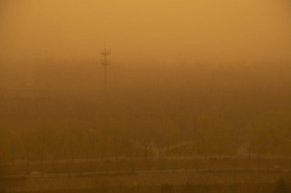 PEKING PONOVO ŽUT: Još jedna peščana oluja pogodila grad, ništa se ne vidi od peska i prašine VIDEO
