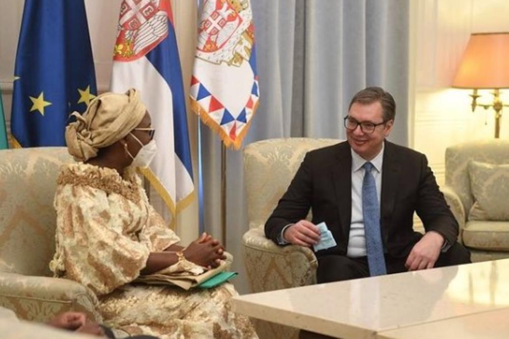 SUSRET NA ANDRIĆEVOM VENCU: Vučić primio u oproštajnu posetu ambasadorku Nigerije
