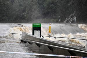 ALARMANTNO U AUSTRALIJI Izdato upozorenje na smrtno opasne poplave, vodena bujica odnosi kuće! (FOTO, VIDEO)