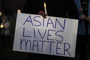 PRAVDA ZA ŽRTVE PUCNJAVE U SALONIMA ZA MASAŽU Stotine ljudi ustalo protiv rasizma i ksenofobije: Azijci nisu virus! (FOTO)
