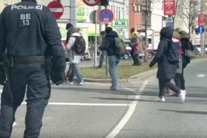 PROTESTI I U AUSTRIJI Građani nezadovoljni zbog epidemioloških mera izašli u centar Beča, policija uhapsila 11 ljudi (VIDEO)