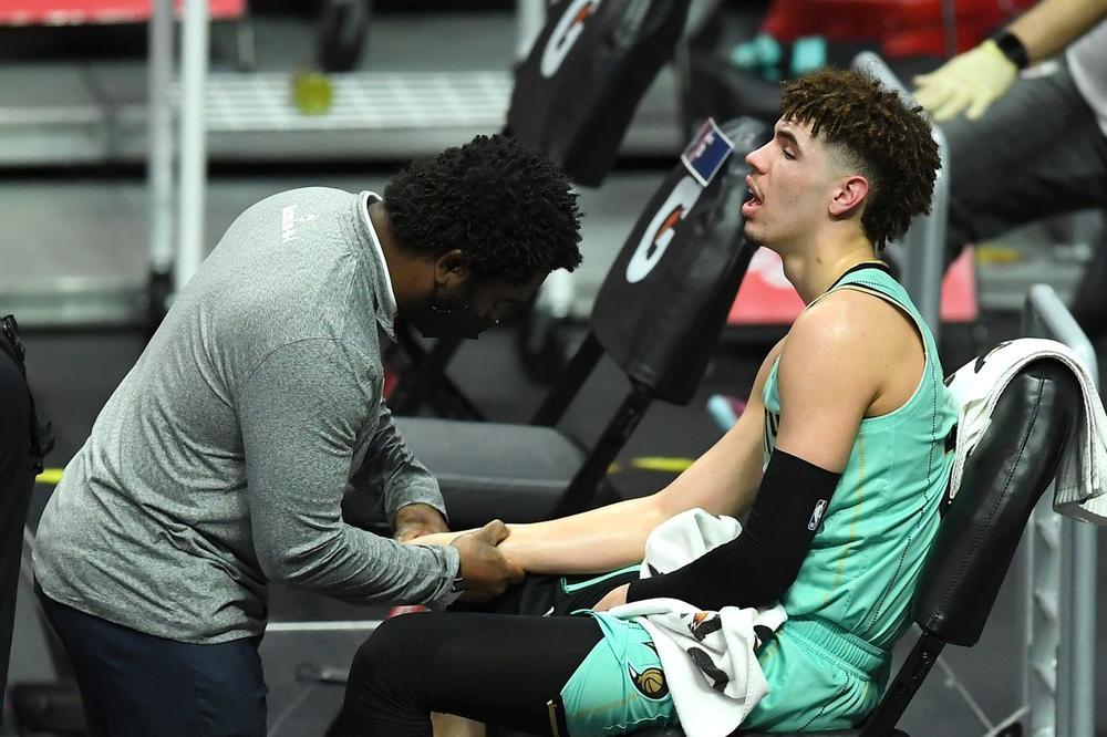 JEZIVA POVREDA MLADE NBA ZVEZDE Bol polomio zglob, neće igrati do kraja sezone (VIDEO)