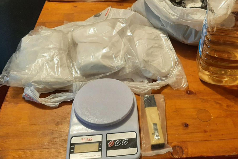 ULOV OBRENOVAČKE POLICIJE: Jurili razbojnika, uhapsili dilera, zaplenjeno 6 kilograma amfetamina