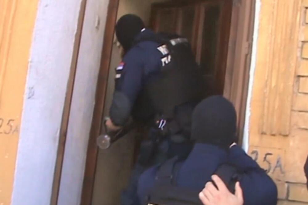 PALI DILERI U BEOGRADU: Policija uhapsila četvoro kod kojih je pronašla 50 KILOGRAMA DROGE!